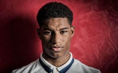 华体会电竞精华-世界杯金手套奖放在他家客厅